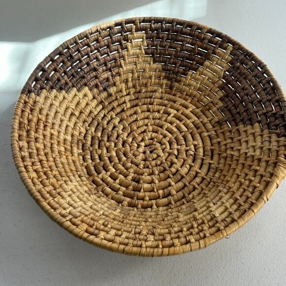 Native American Southwestern Shallow Coil Raffia Woven Basket 12" - Picture 2 of 8
